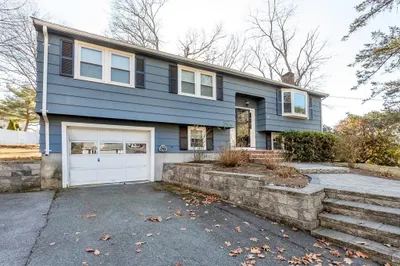 7 Burns Ave