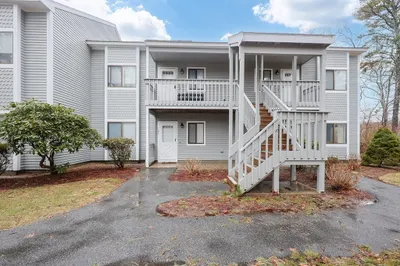 106 Eaton Ln #106 1