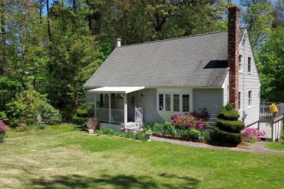 1247 Calkins Rd