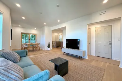 8 Fox St #2 1