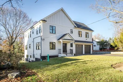 24 Deering Ave