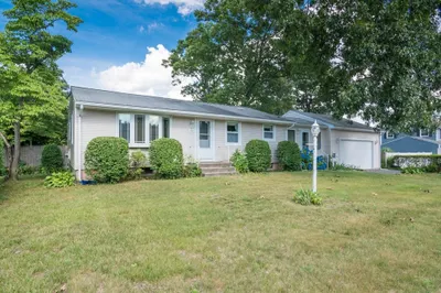 107 Bostwick Ln