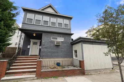 255 Main St