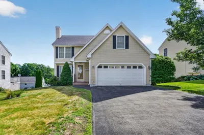 199 Heathrow Ave 1