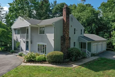 591 Pinewood Dr 1