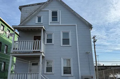 56 Robin St 1
