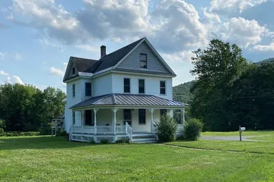 48 Main St
