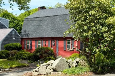 631 Elm St 1