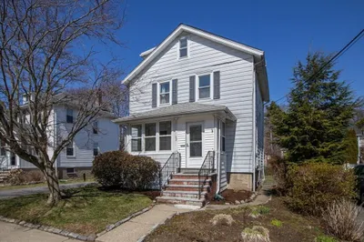 32 Courtney Road