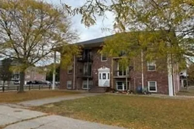 10 Woodman Way #10