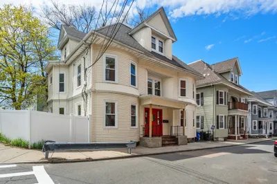 10 Royal St 1