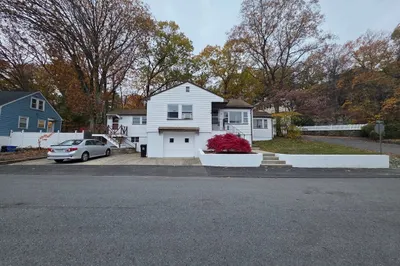 78 Cushing Rd