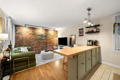 10 Henchman St #2R 1