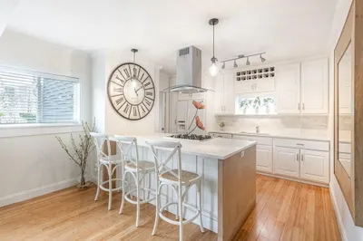 34 Everett Ave #1 1