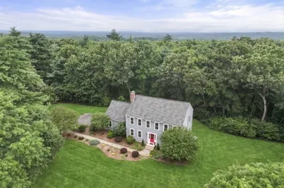 24 Longwood Dr