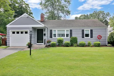 107 Barrington Rd
