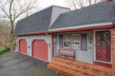 328 Caswell St 1