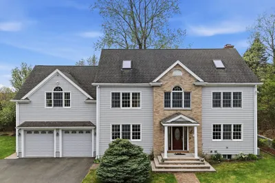 131 Range Heights Road 1