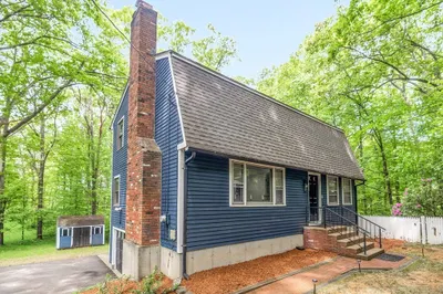 9 Colonial Rd 1