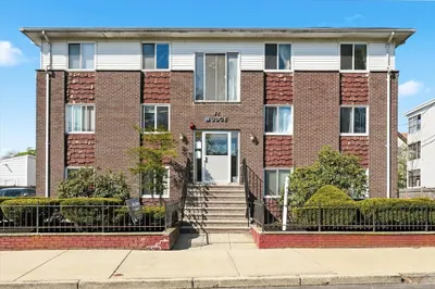 70 Mudge St #3