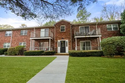 8 Kingswood Dr #D5 1