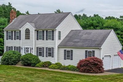 110 Quaker Ln 1