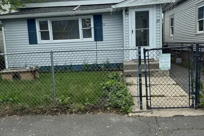 18 Alice St