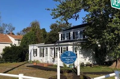 576 Main St #3