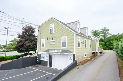 25 Accord Park Dr 1