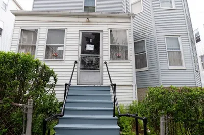 5 Suffield St 1