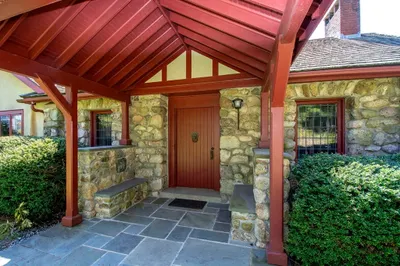 4 Manor Way