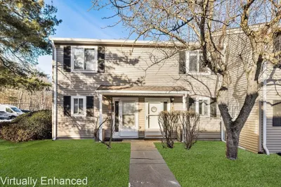 4 Village Brook Ln #4 1