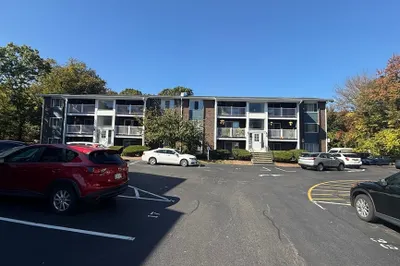 10 Woodcrest Ct #4