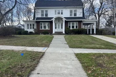 122 Bellevue Ave 1