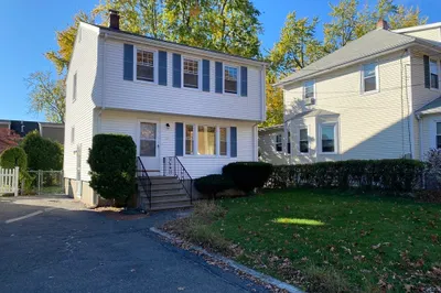 132 Lowell St 1