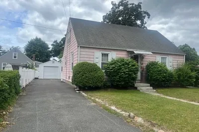 117 St. James Blvd