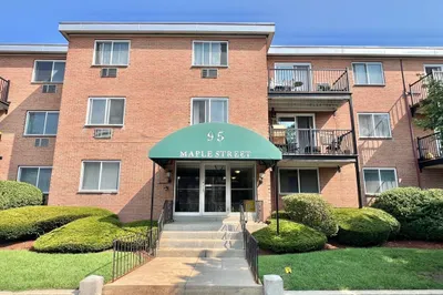 95 Maple Street #95-18 1
