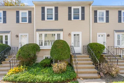 902 Irving Rd #902