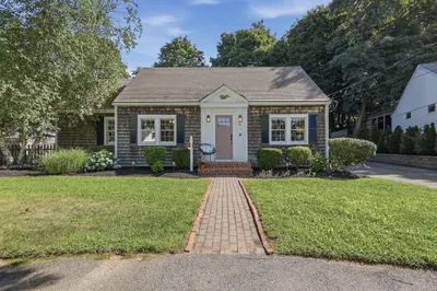 8 Elmwood Circle 1