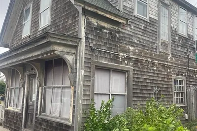 512 Commercial St