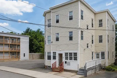 131 Clarendon St #3 1