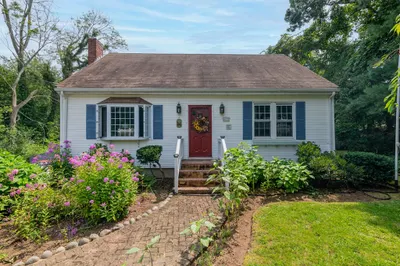 613 Pleasant St