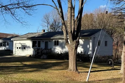 32 Lindbergh Ave