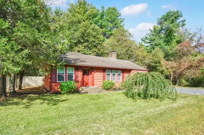 213 Greenfield Rd 1
