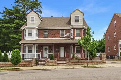 11 Woodrow Ave #11 1