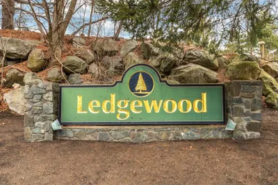5 Ledgewood Way #15 1