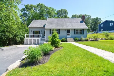 32 Winsor Dr 1