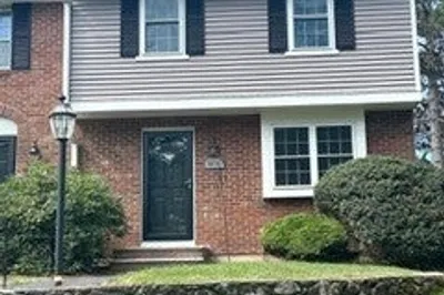 320 Newbury St #806 1