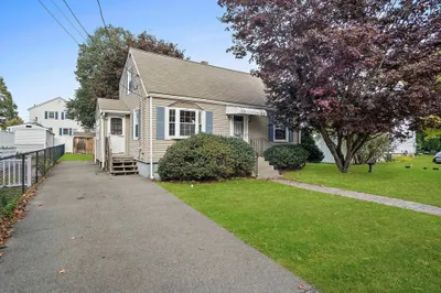 17 Dewey Ave