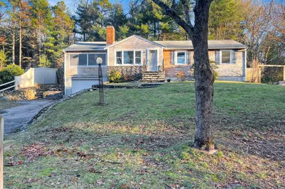 25 Surrey Dr